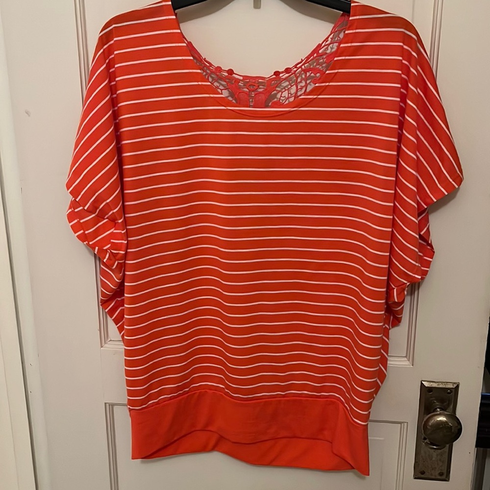 Spring is in the air with this cute blouse!